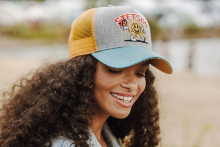 Gorras de playa para mujer: cómo elegir la mejor para tu estilo